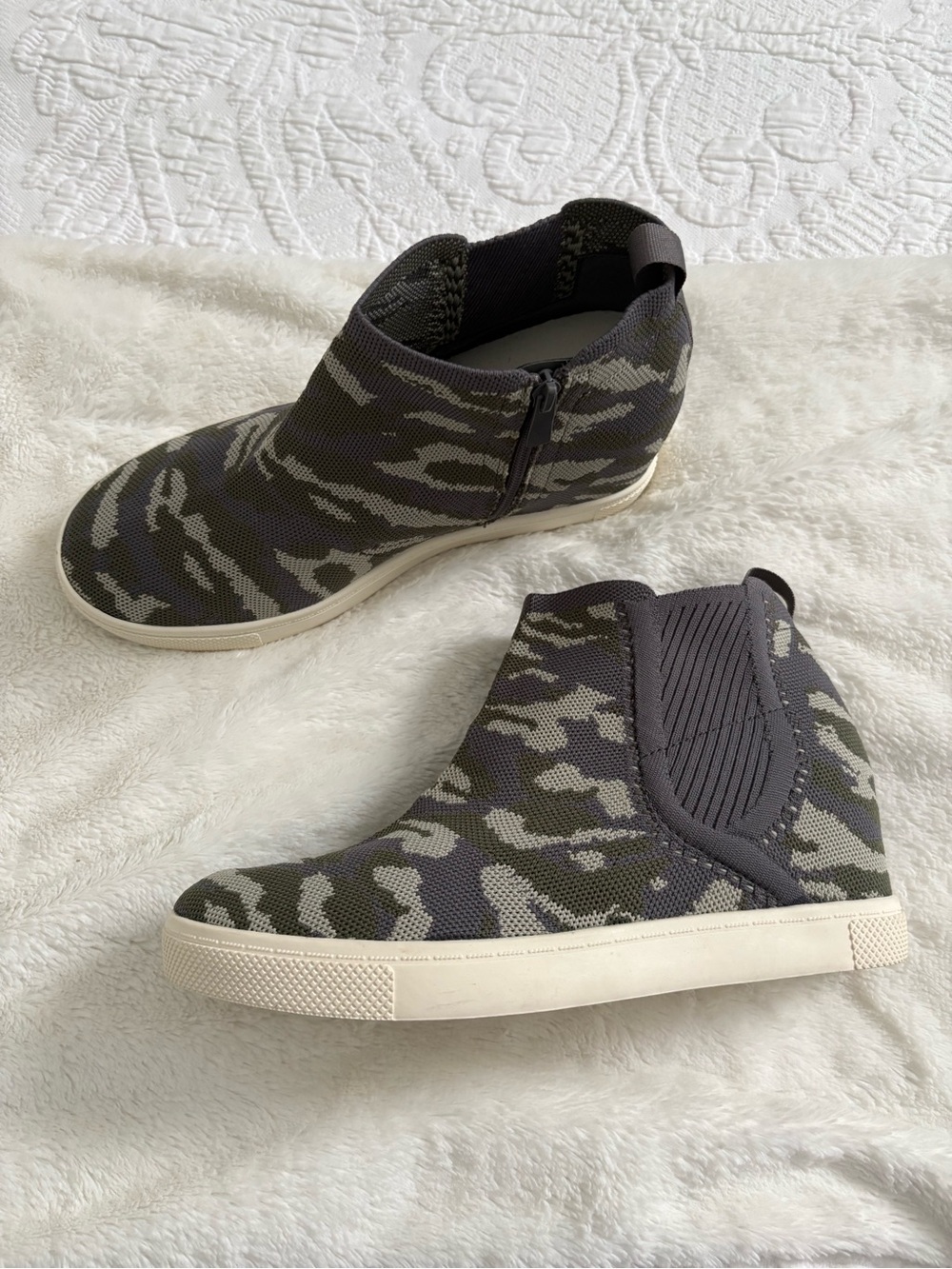Torrid camo knit zip up sneaker high top shoes ankle boots 11.5 WW extra wide
